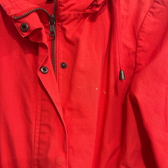 Women’s Banana Republic Red Zip Up Hooded Jacket - Size M - Picture 13 of 15